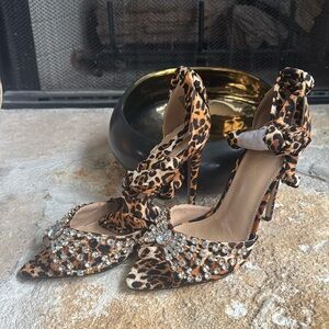✨NEW✨ Shoedazzle Amberlin Ankle-wrap Sandle